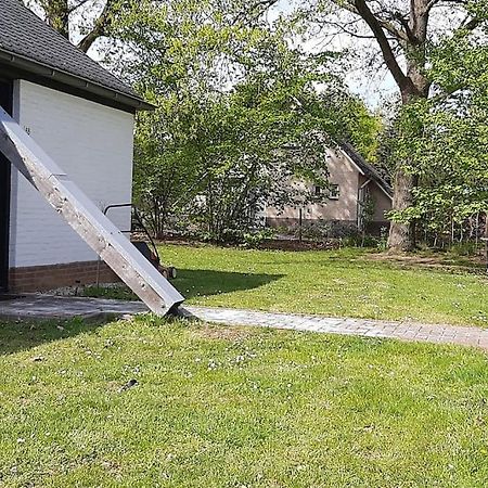 Vrijstaande Recreatievilla Met Ruime Omheinde Tuin Posterholt Exterior foto